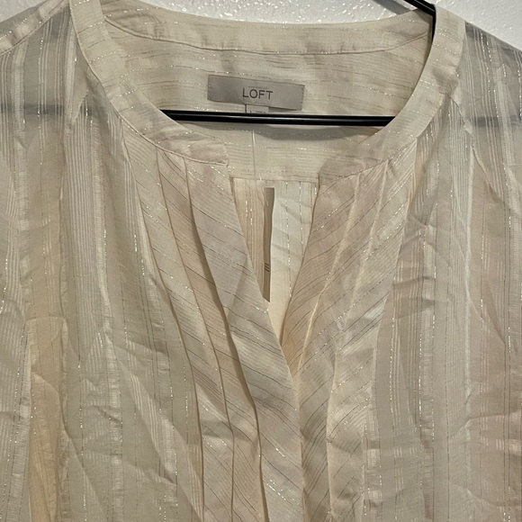 Loft Sheer Cream Metallic Long Sleeve Tucking Detail Top Size Large NWT - Picture 4 of 13